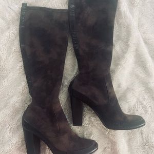 Donald Pliner size 8.5 knee high boot